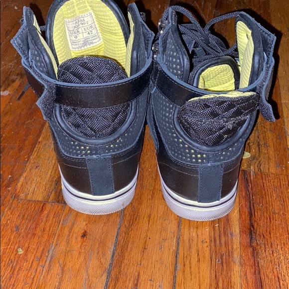 Used - Picture 3 of 3